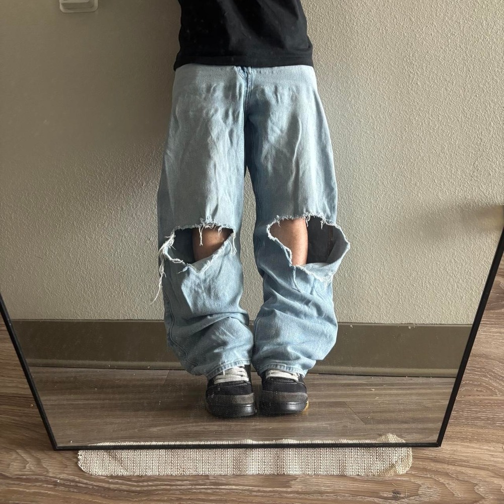 'Vintage Y2K/2000s Light Wash Hollister Distressed Streetwear Denim Jeans!